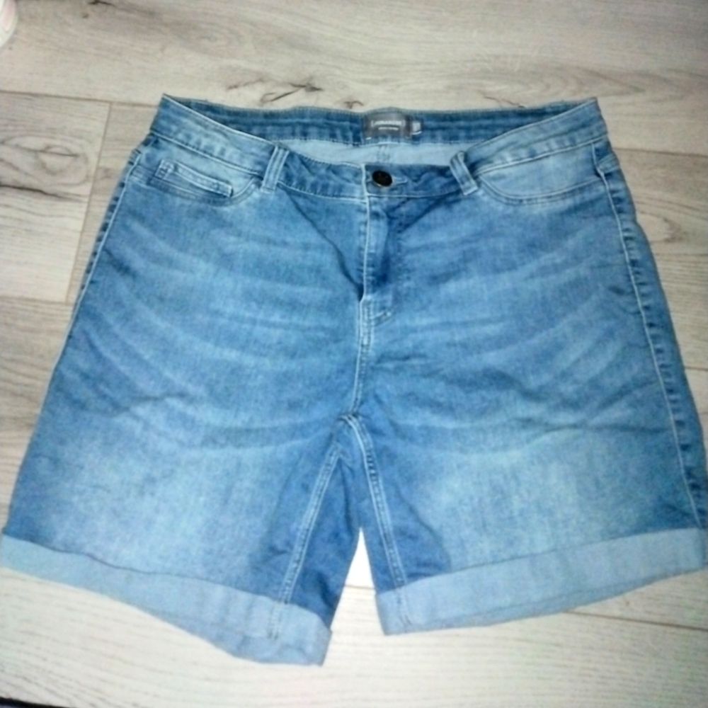 JunaRose Asos denim slim rolled cuff stretchy shorts size US 12 32" waist EUC